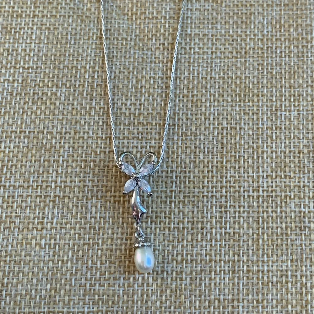 Elegant 18K White Gold Plated Butterfly Pearl Drop Necklace NWOT - Picture 10 of 12